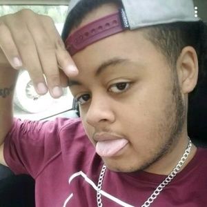 Meet your Posher, Derrick